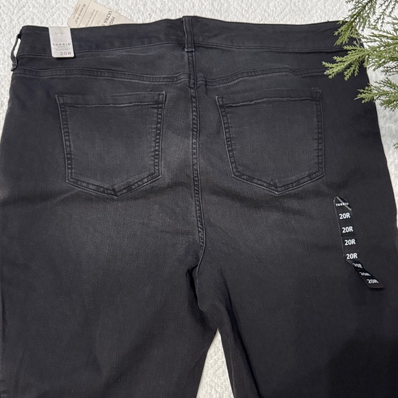 NWT Torrid Black High Rise Ultra Skinny Jeans with Embroidered Accents Size 20R - Picture 13 of 14